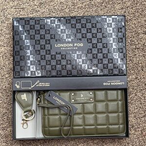Women’s London Fog Olive Wristlet Wallet and key ring set